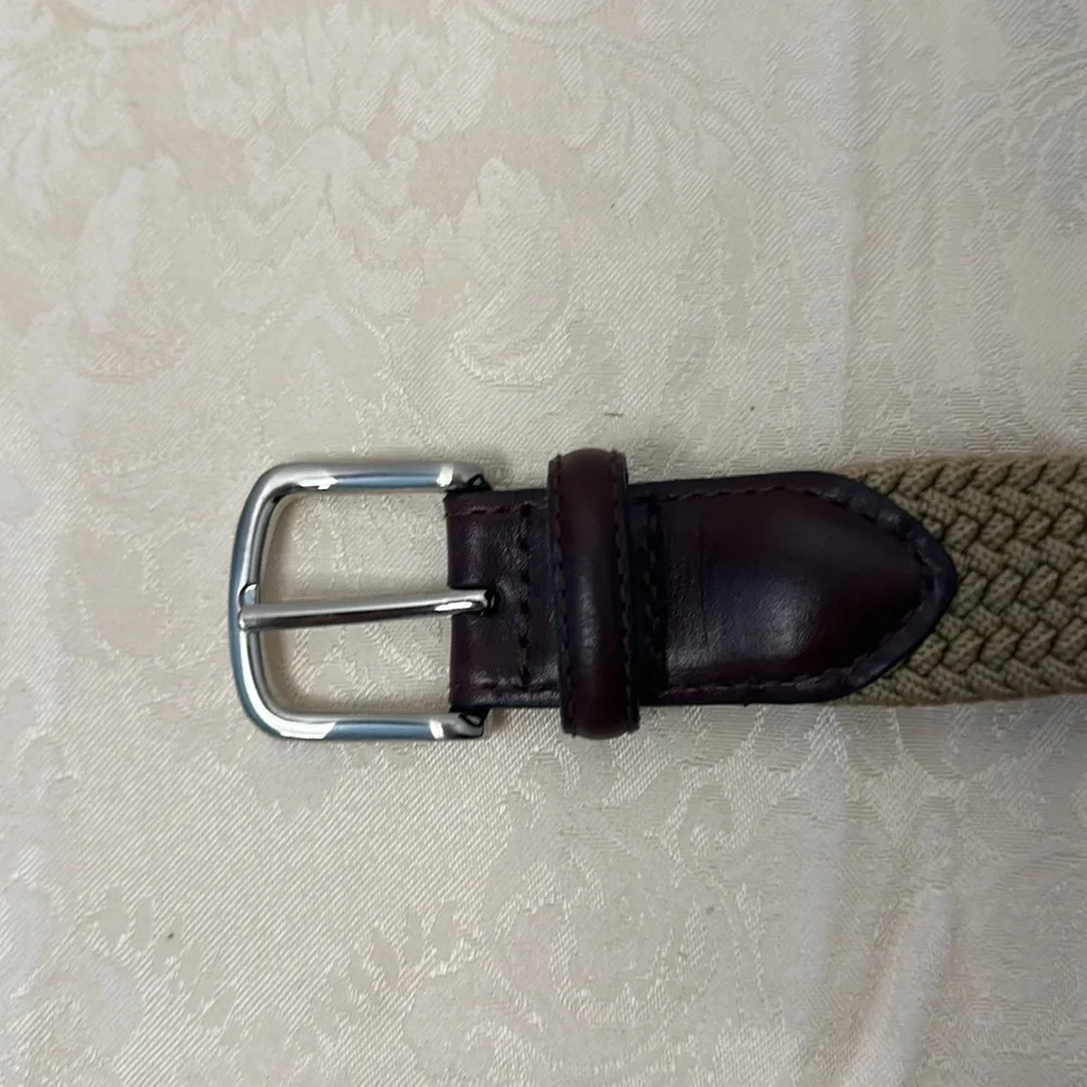 Medium two-tone belt genuine leather trim size 26 to 28 medium